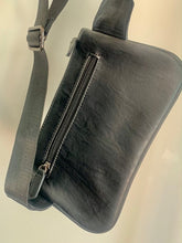 Load image into Gallery viewer, Leather mens bum bag
